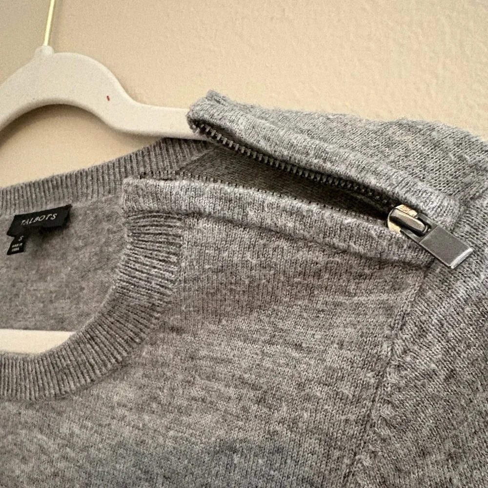 Talbots Polar Bear Sweater Soft Lightweight Cozy Gray Red Lambswool Size Small - Picture 5 of 8